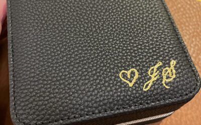 What Is a Thoughtful Wedding Party Gift?